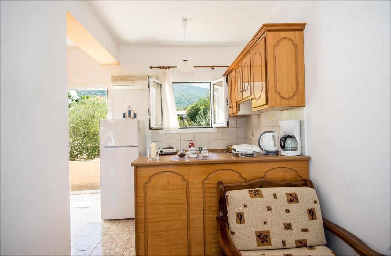 Aristotelis Apartments Razata Bagian luar foto