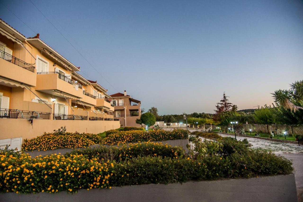 Aristotelis Apartments Razata Bagian luar foto