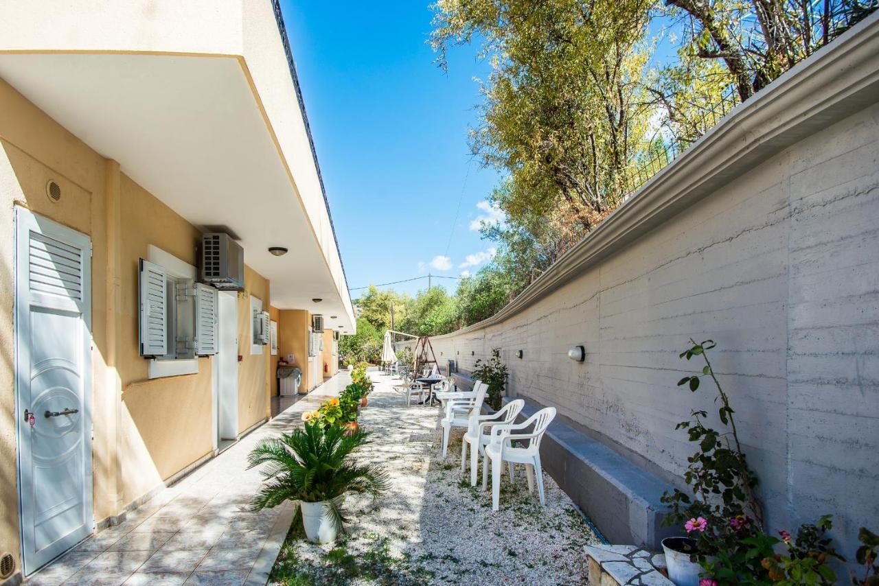 Aristotelis Apartments Razata Bagian luar foto