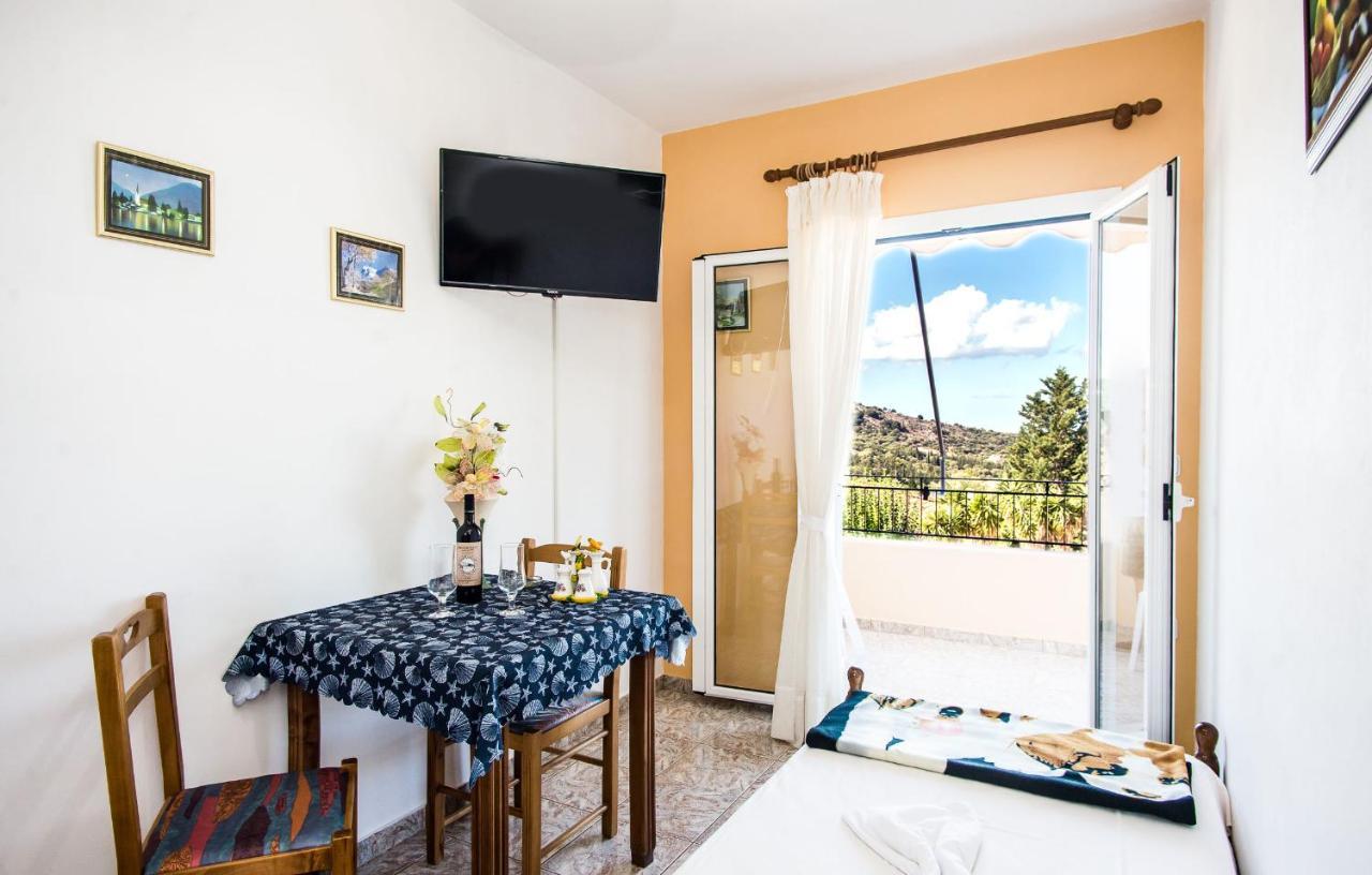 Aristotelis Apartments Razata Bagian luar foto