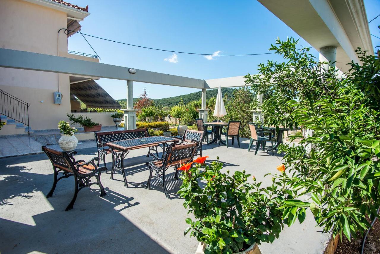Aristotelis Apartments Razata Bagian luar foto